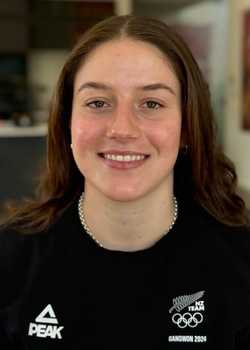 01,lucia georgalli Monarch 24  profile image