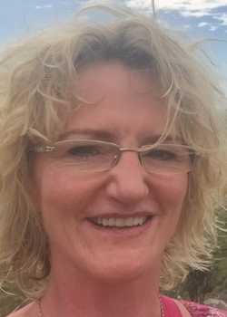 01,gina inglis headshots  profile image