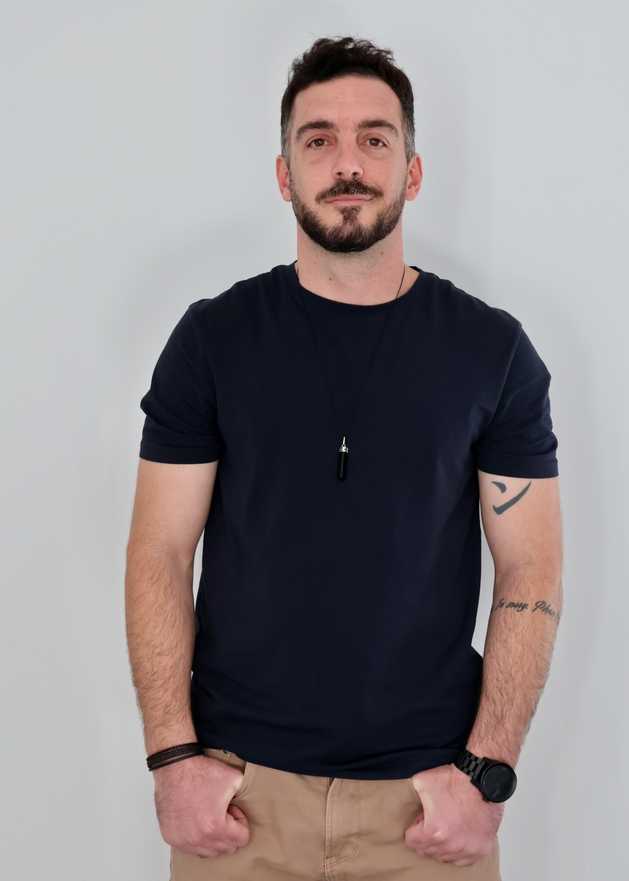 05,Allan Naltchadjian Monarch 26 profile image