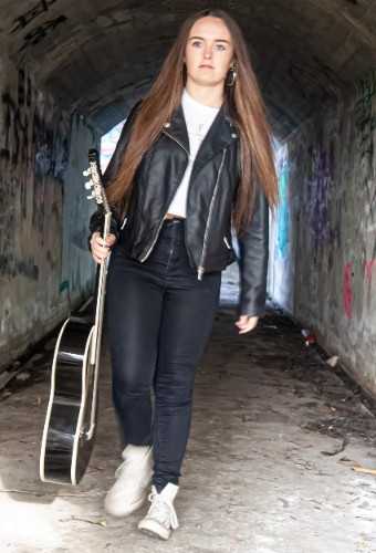 Roxy Ewing Full Length profile image