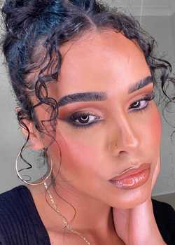 01,Tallulah Mclean Monarch MakeupByTea  profile image