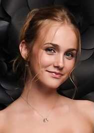 01,Sasha McKenzie Monarch 25  profile image