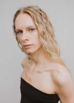 03,Ellis OBrien Monarch 26  profile image