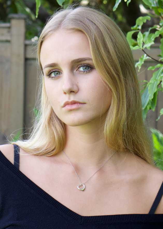 04,Sasha McKenzie Monarch 26 profile image