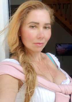 01,Ana Kuzovleva Monarch  profile image