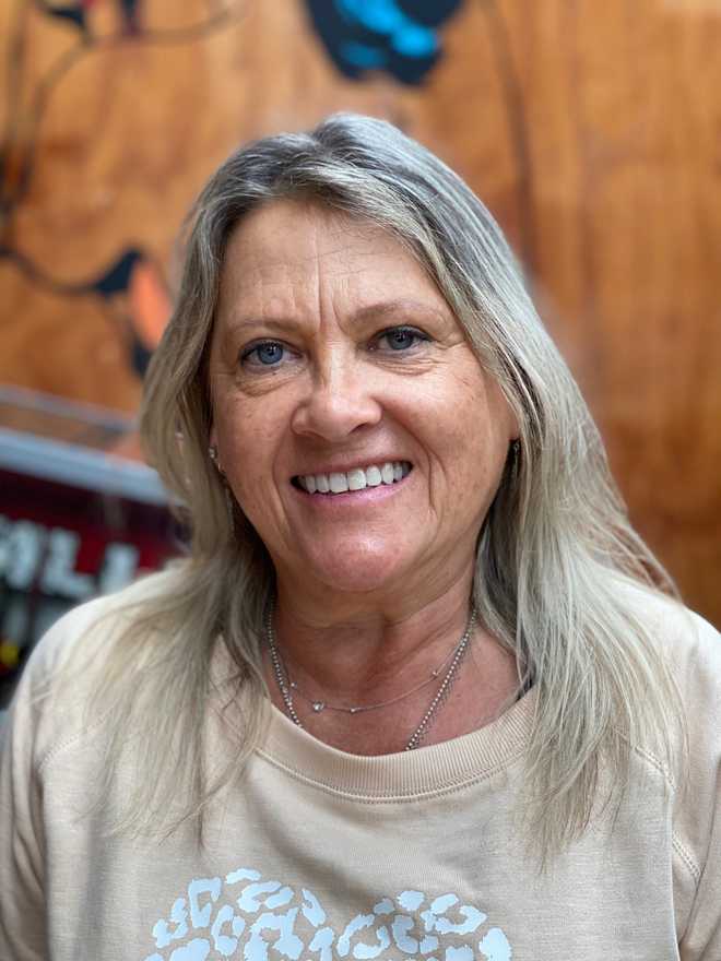 05,Mark Vicki McLeod Monarch 21 profile image