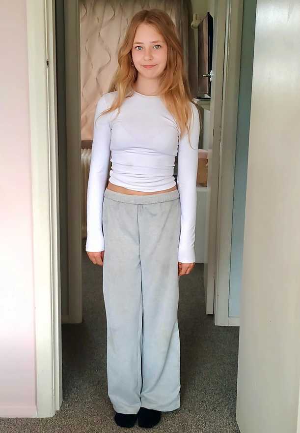 02,Amelia Bell Monarch 25 profile image