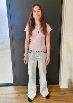 02,Mila Thurston Monarch 25  profile image